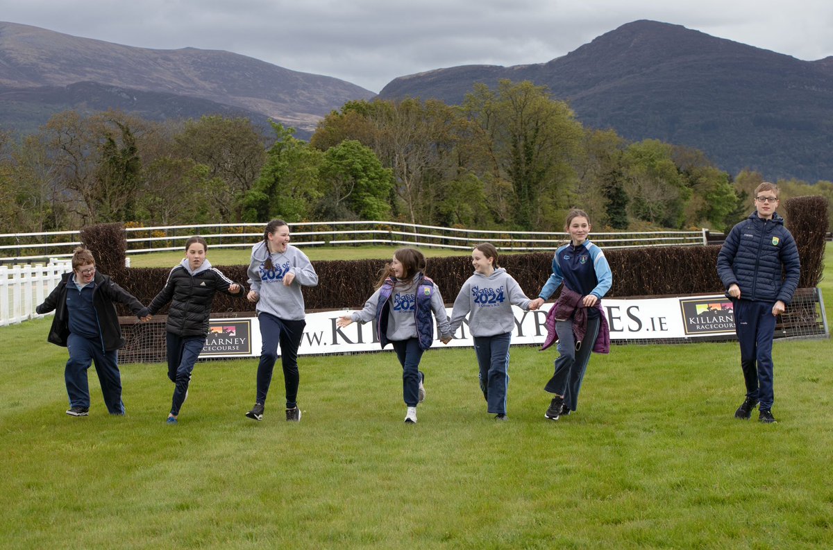 HRI Racing Juniors Education Days A busy few weeks of education days recently, giving behind the scenes experiences to primary school children ✔️150 kids @KillarneyRaces ✔️225 kids @NaasRacecourse Both tracks host their Family Days this weekend, two great days in store ☀️