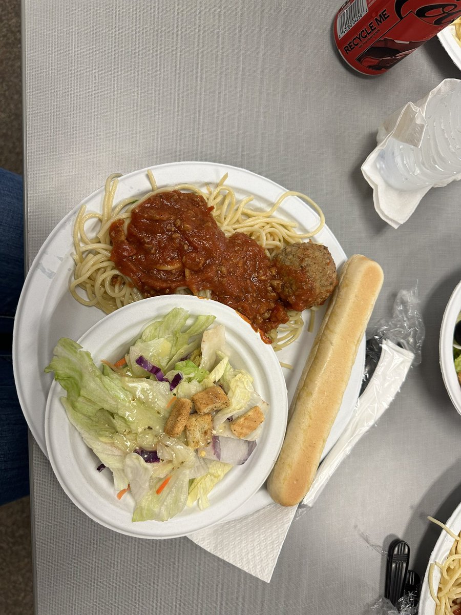 An amazing lunch from Olive Garden! Thank you @farmersD43 and @britt_melendez for this meal! You made us @NISDRoss feel extra appreciated!