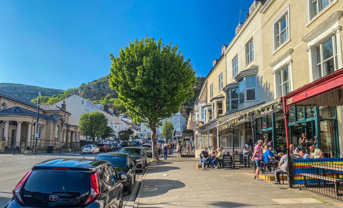 Early evening on Upper Mostyn Street in Llandudno, a busy end to a hot sunny day… Happy Friday!