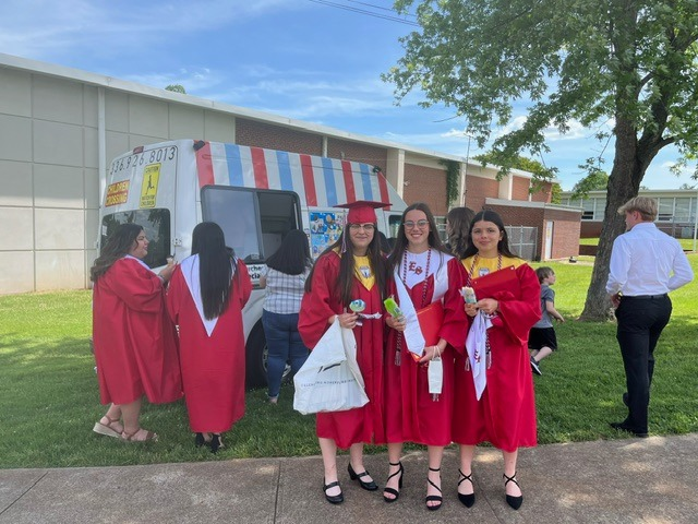 eastsurryhs's tweet photo. Senior Awards and Decision Day Festivities!! https://t.co/ykECsTEmOW