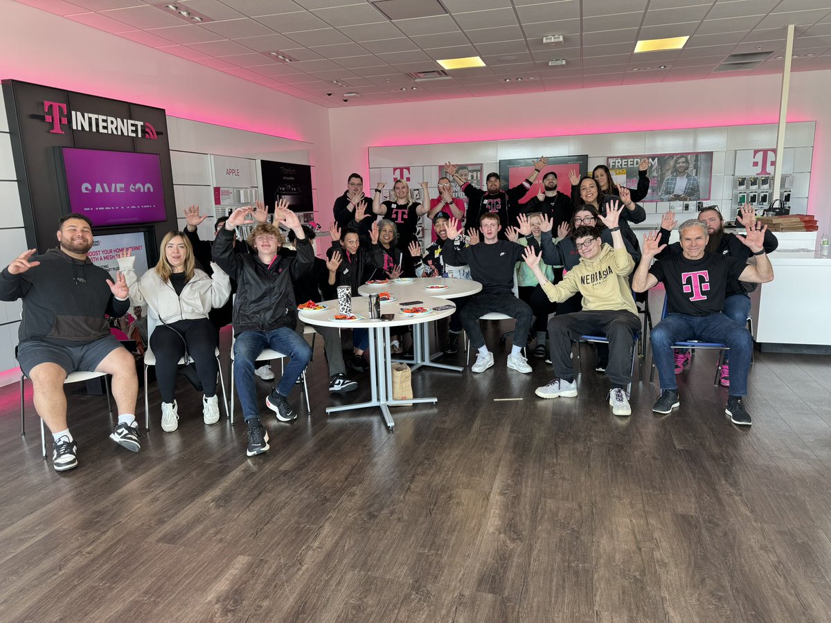 Lincoln Friday morning meeting!! Ready for a fantastic Mother’s Day weekend👏👏  Happy Mother’s Day to all the moms out there ❤️