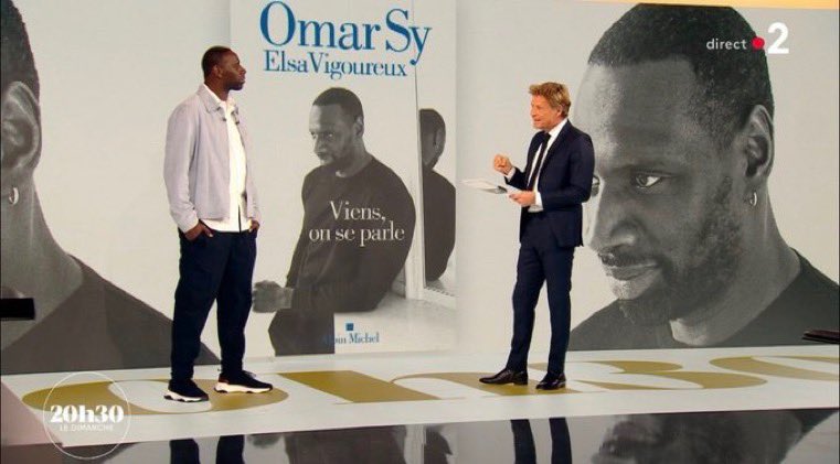 🇫🇷 FLASH | ''Ah bah c'est sûr qu'un noir, en noir et blanc, sur fond blanc, ça fait forcément moins d'acheteurs, crétin'', répondit #Ericzemmour à Omar Sy à propos des très minces ventes de son autobiographie.