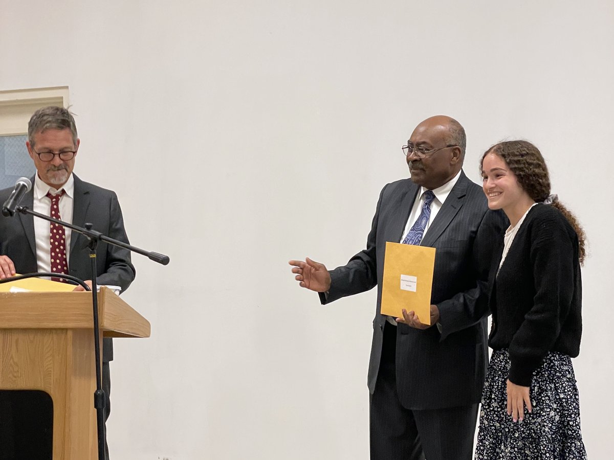 Yesterday, the QC Department of Political Science was proud to honor many of our exceptional students, including graduating seniors and our Distinguished Alumn, Hon. Leonard Livote. @QCToday @QC_News #qcclassof2024