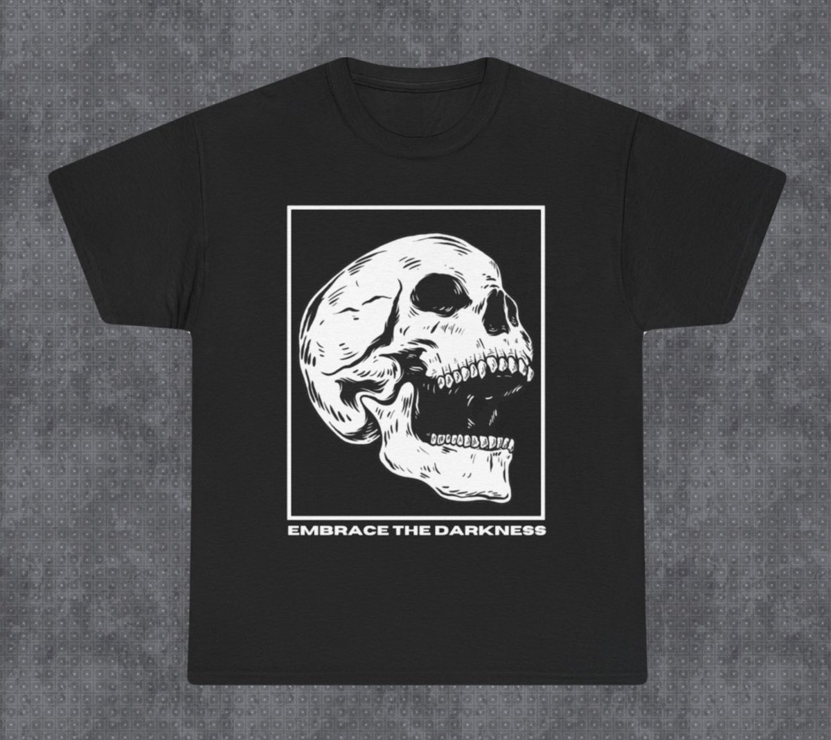 🖤 Shirt Showcase 🖤

The 𝐄𝐦𝐛𝐫𝐚𝐜𝐞 𝐭𝐡𝐞 𝐃𝐚𝐫𝐤𝐧𝐞𝐬𝐬 tee is meant for those who love all things dark and spooky. 

Find it here: house-of-horrors.printify.me/product/787396…