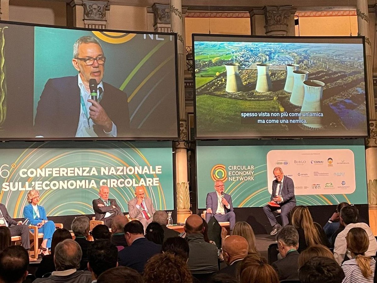 #CEN2024 Danilo Bonato <a href="/ErionSistema/">Erion</a> 
La transizione ecologica dipende da disponibilità di terre rare leggere. L'Italia importa 230 ton/anno di terre rare leggere. Dal riciclo potremmo ricavarne 20 tonnellate. Ma oggi il riciclo è a 0. Non raccogliamo e non abbiamo impianti