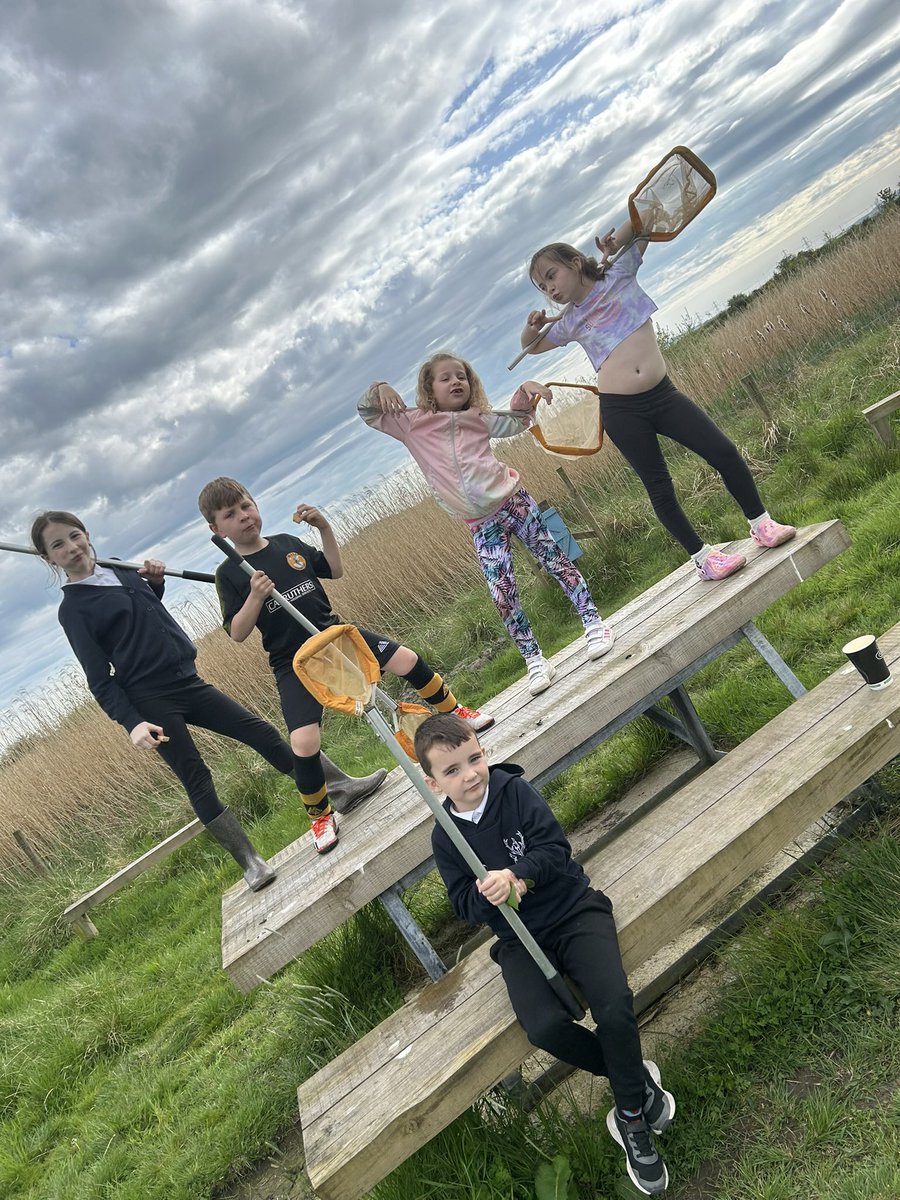 active8sauchie2's tweet image. Great day with the our families yesterday down at the Wetlands, thanks to #climateforth for organising pond dipping and scavenger hunt 🙂 #familylearning #communities @rspballoa