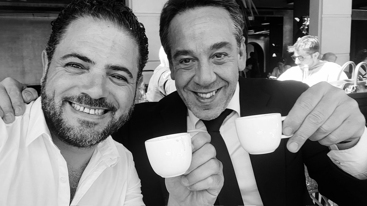 Avec @Lacroix_PRG pour un bon ristretto : terrasse ; ciel bleu ; température agréable.
#LeCafeCestLaVie 
Merci Guillaume pour ce temps de partage et républicain autour de nos parcours respectifs.