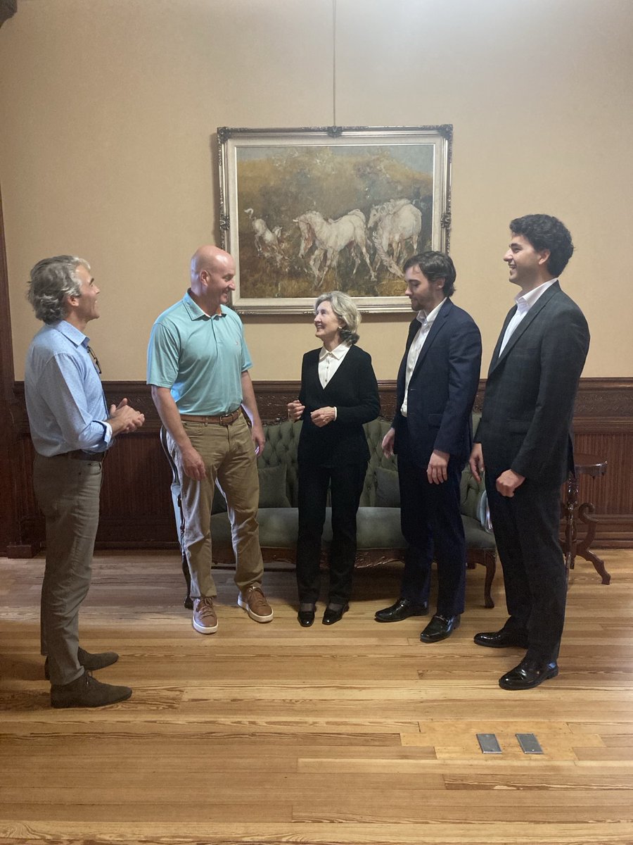 Visited ⁦@UT_Civitas⁩ . Civitas Institute ⁦@UTAustin⁩ has incredible programs representing different points of view in economics and policy. The new Civic Leadership School will begin 2025 with an undergrad major in civics, history and humanities! Very exciting! ,
