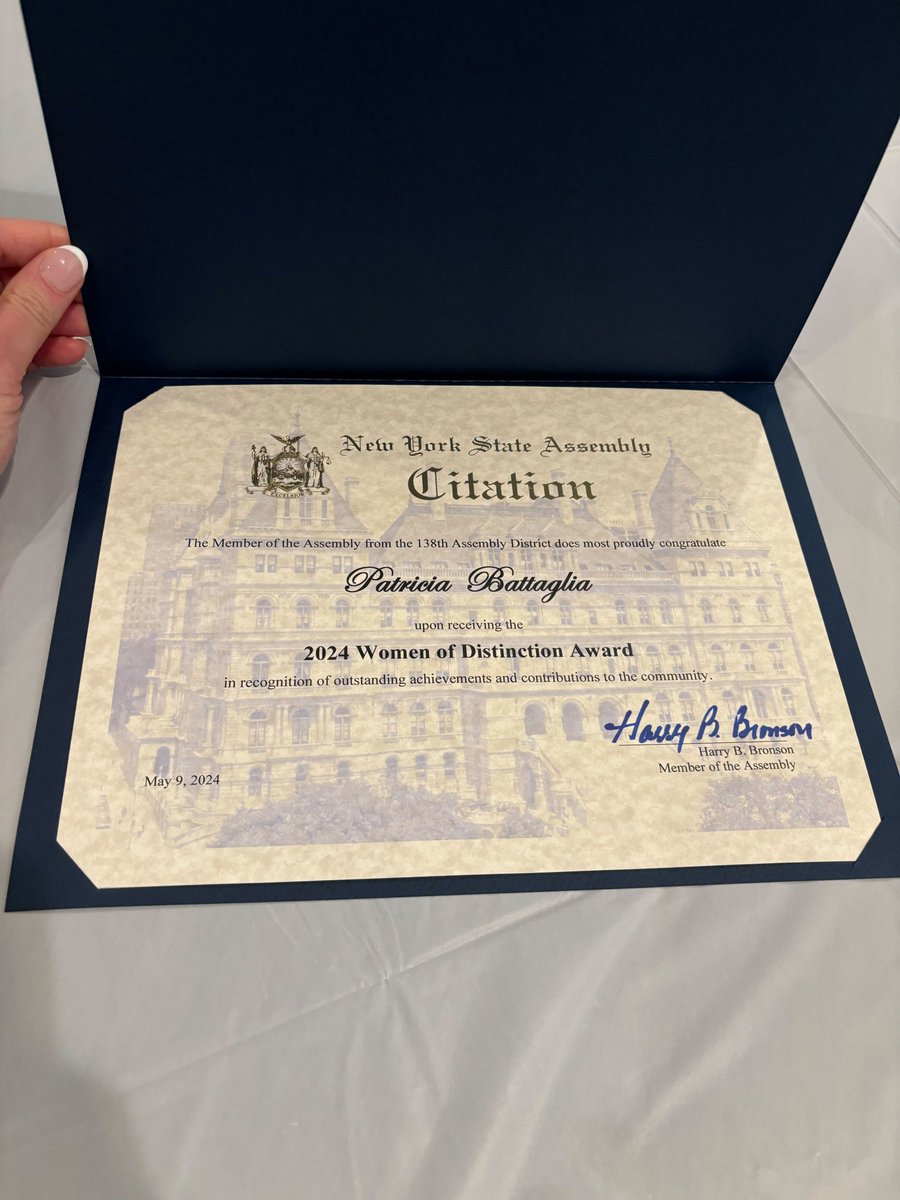 Last night, our very own Pat Battaglia was officially recognized as a Woman of Distinction by the office of Assemblymember @HarryBBronson! Congratulations, Pat!
#BreastCancerCoalition #breastcancer #gyncancer #survivingandthriving #survivorship #makingadifference