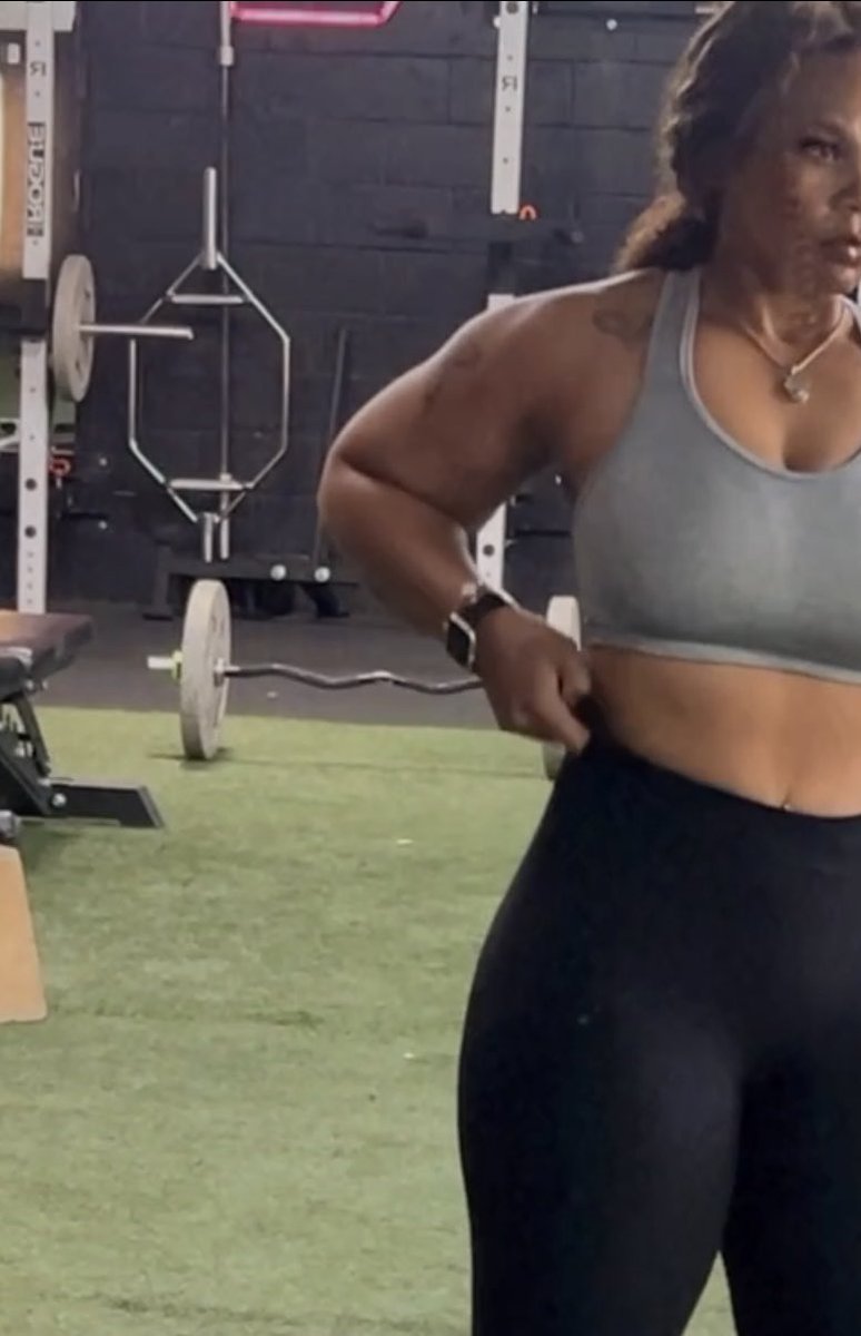 Prosper_Goddess's tweet image. I’m wayyyy too excited about my shoulder muscles coming in! #gymgirl #fitness #fitfriday