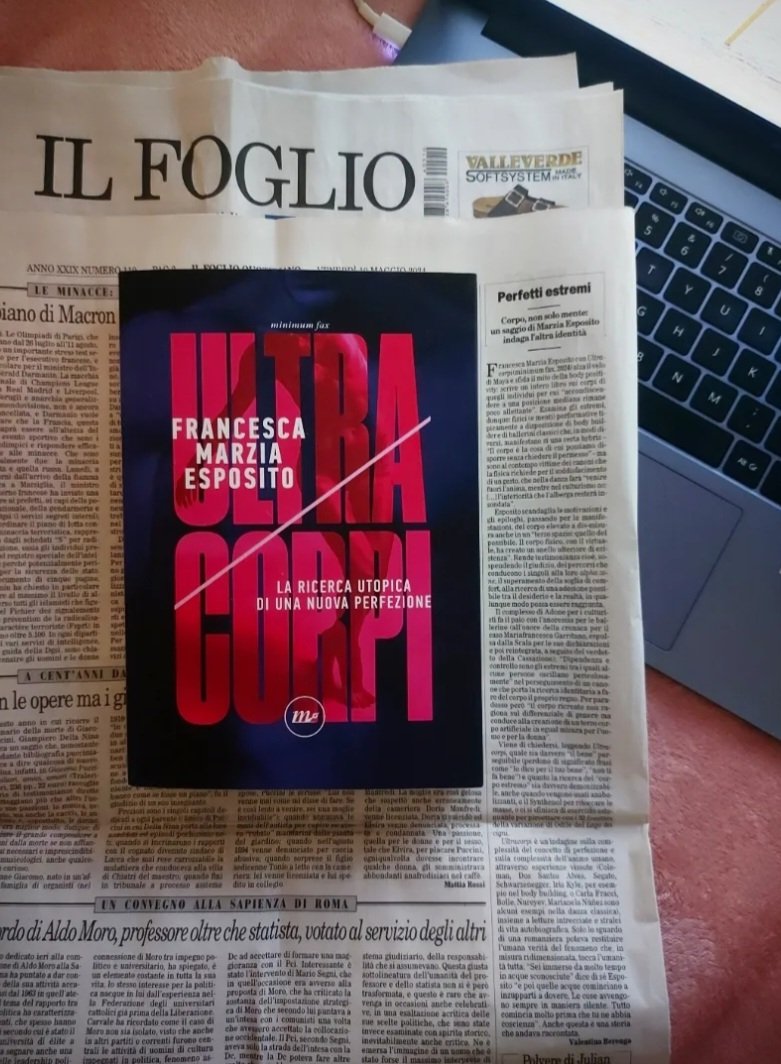 Ultracorpi oggi su @ilfoglio_it ! Grazie per questa recensione così a fuoco Valentina Berengo 💜 @minimumfax @SalonedelLibro #ultracorpi #booklovers