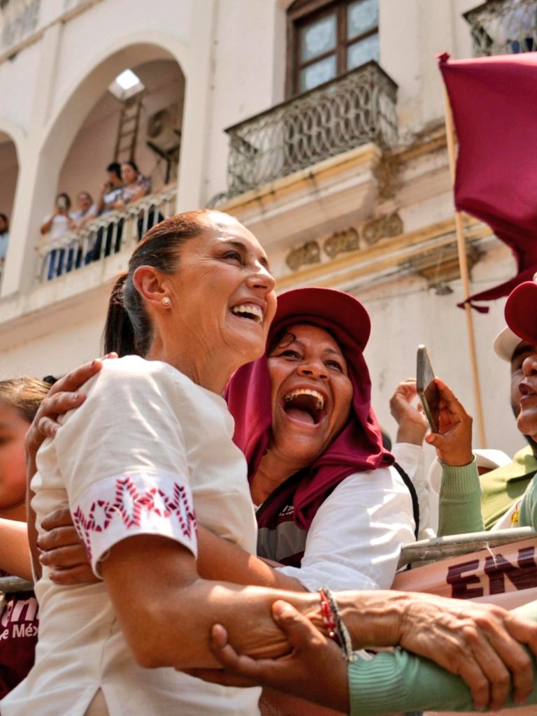 Apoyemos a @Claudiashein, el segundo piso de la transformación es imparable. Feliz viernes.