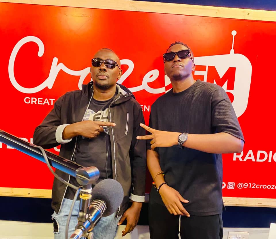 TGIF, let's switch it up! Join @nkutamichael and Mr GoodVibes @DeejBanxx on #TheEveningSwitch.🔥 Let's get this weekend started!🥳 #TheEveningSwitch #TGIF #CroozeFM