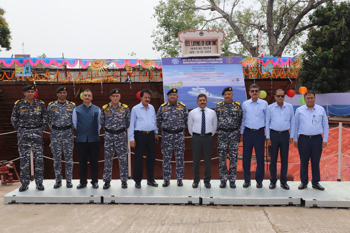 Keel laying ceremony for 8th ASW SWC (ex-GRSE) took place at M/s @OfficialGRSE, Kolkata today. VAdm B Sivakumar, Controller Warship Production & Acquisition, led the event alongside CMD #GRSE Cmde PR Hari, IN (Retd) & officials of the @indiannavy. More: pib.gov.in/PressReleasePa…