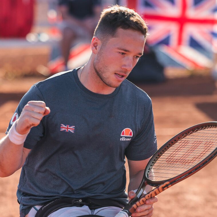 World Team Cup 𝙁𝙄𝙉𝘼𝙇𝙄𝙎𝙏𝙎 again!! 🙌 @alfiehewett6 beats Stephane Houdet 6-0, 6-2 to secure a 2-0 semi-final win over France for the Lexus GB World Team Cup Men's Team #BackTheBrits 🇬🇧 | @ITFTennis