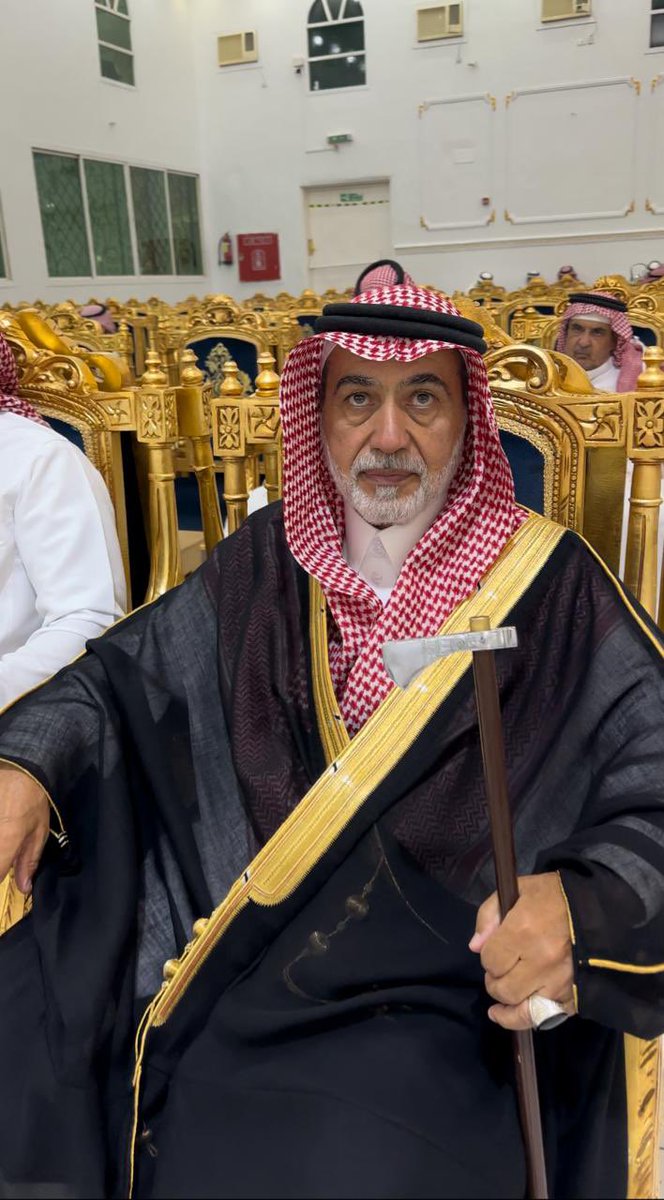 رجل أحببناه وأحبنا ومن منا لايحب أبا محمد الذي عرفه الجميع بطيبه وكرمه حسن خلقه وتواضعه وأبتسامته التى لا تفارق محياه 
نسأل الله العظيم رب العرش العظيم ان يشفيه ويعافيه عاجل غير آجل 
#دعواتكم