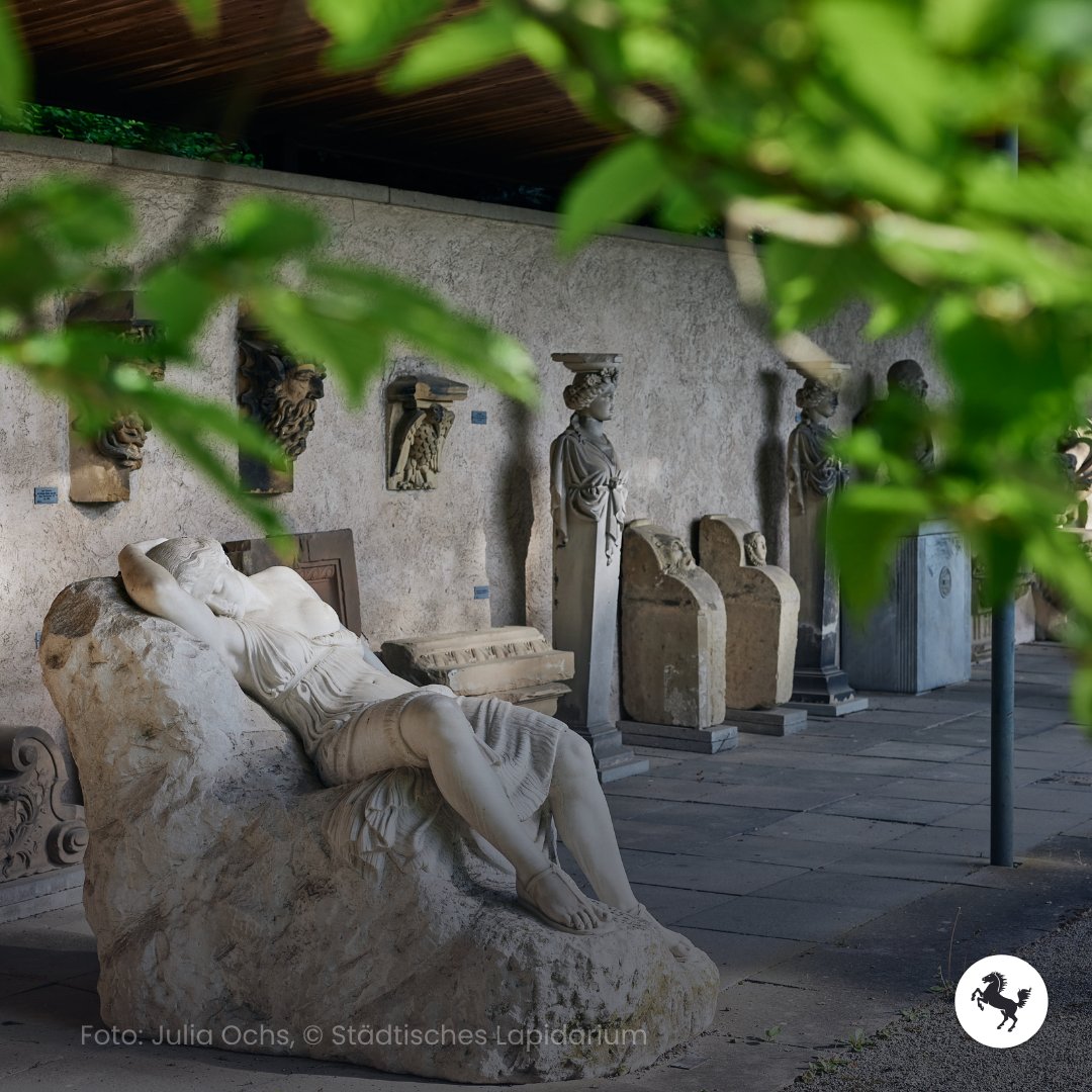 Unser Geheimtipp für das sonnige Wochenende: Besuchen Sie doch das Städtische #Lapidarium in Stuttgart-Süd. Noch nicht gehört? Dort erwarten Sie Kunst und Skulpturen in einer historischen Parkanlage. Terrassen, Innenhöfe und alte Bäume laden zum Verweilen ein. 😊 #Stuttgart