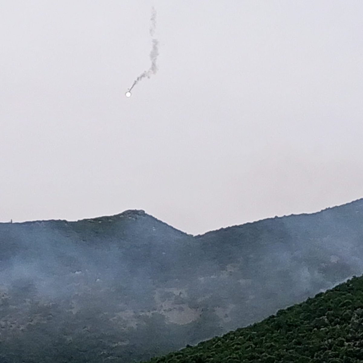 The Israeli army is targeting the outskirts of Halta and Kafrshuba with white phosphorus shells and flares in order to set fire to the wooded areas in the region
