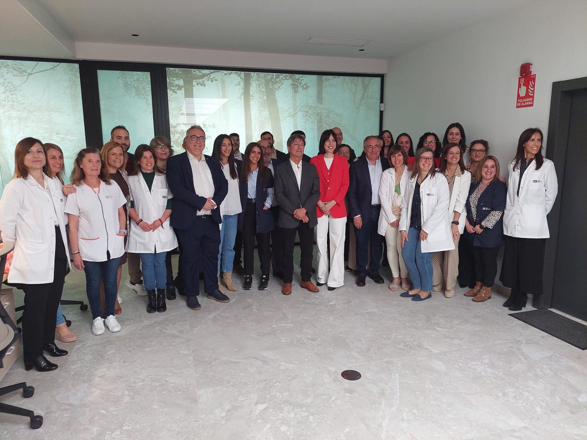 ayuntamientoibi's tweet image. 🟦🟠 La ministra de Ciencia, Innovación y Universidades, Diana Morant, ha visitado esta mañana las instalaciones de la empresa ibense #HILEX y, posteriormente, se ha desplazado al consistorio donde ha firmado el Libro de Honor.