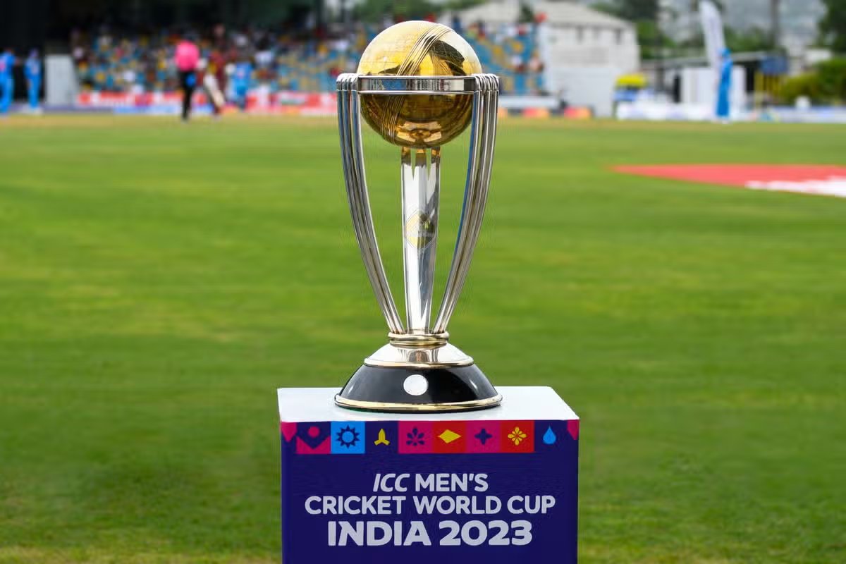 Get ready for cricket fever!  India hosts a thrilling 6-week, 50-over World Cup with England defending their title.  Don't miss the action starting October 5th! #CricketWorldCup standard.co.uk/sport/cricket/…