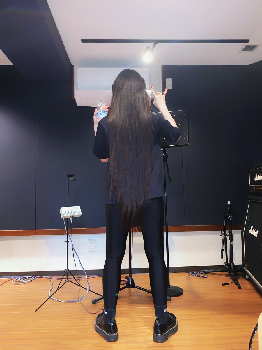 ＼✨🎧 Recording Day 🎧✨／

Isiliel was in the studio today recording Qliphoth!💎

As announced at the 2 year anniversary the Qliphoth MV is coming up in at the beginning of June and the streaming single will be out in mid-June!!

Look forward to it!💖

#MoonbowCrusade