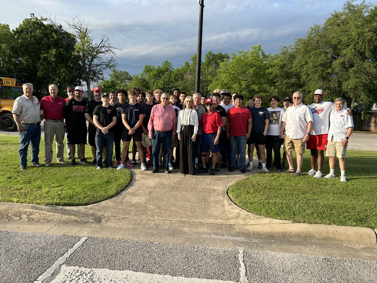 Another year, another great meet at the pole with The Belton Huddle group!