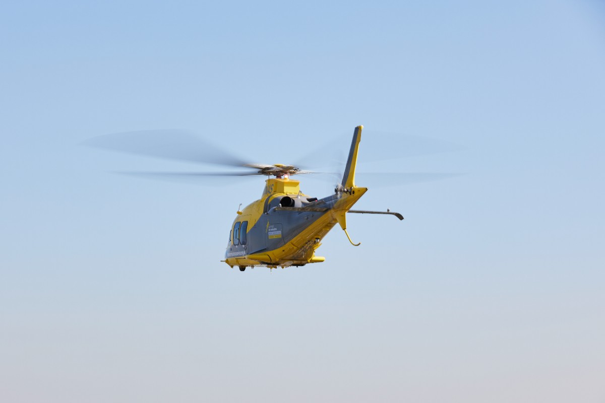 05.05.2024 #airambulance #northampton @Helimed53 were tasked to a medical emergency at 08:42 and were on scene at 08:59. The crew worked alongside multiple other services, providing critical care before transporting the patient to hospital by land.