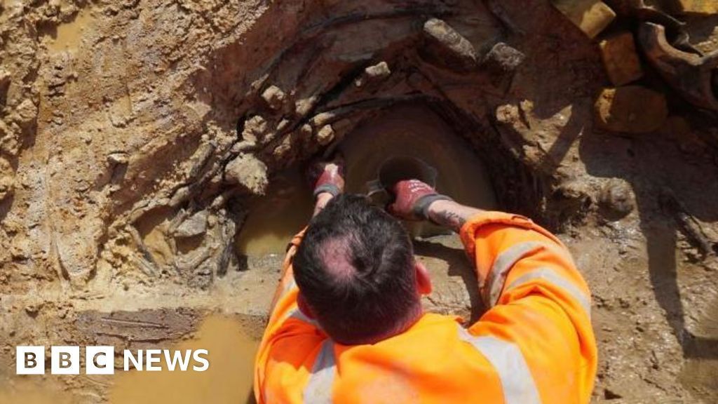 Wooden well from #BronzeAge excavated (via @BBCNews) buff.ly/3JPK1B7 #BronzeAge #Archaeology