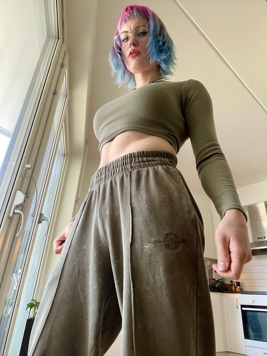 _Damn_violet's tweet photo. channeling my inner JoJo https://t.co/MY9X173g62