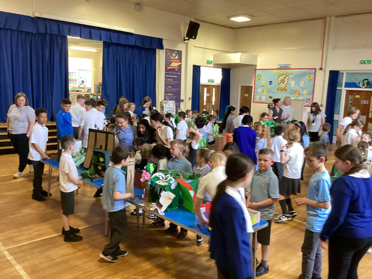 Primary 2 are showcasing their rainforest projects today! We are blown away by their creativity and hard work! #Arkystars #Successfullearners @WWF @UNICEF @AttainRen