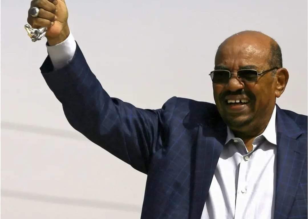 بعد التقارير التي تشير لتدهور حالته الصحية اللهم أشف الرئيس المعزول عمر البشير شفاءا عاجلا غير آجل وأجعل كل ألم ألم به كفارة له يارب العالمين،،،

اللهم عليك بالظالمين فإنهم لا يعجزونك،،،

اللهم رب الناس أذهب البأس أشفي أنت الشافي لا شفاء إلا شفاؤك شفاء لا يغادر سقما،،،

مشيرنا