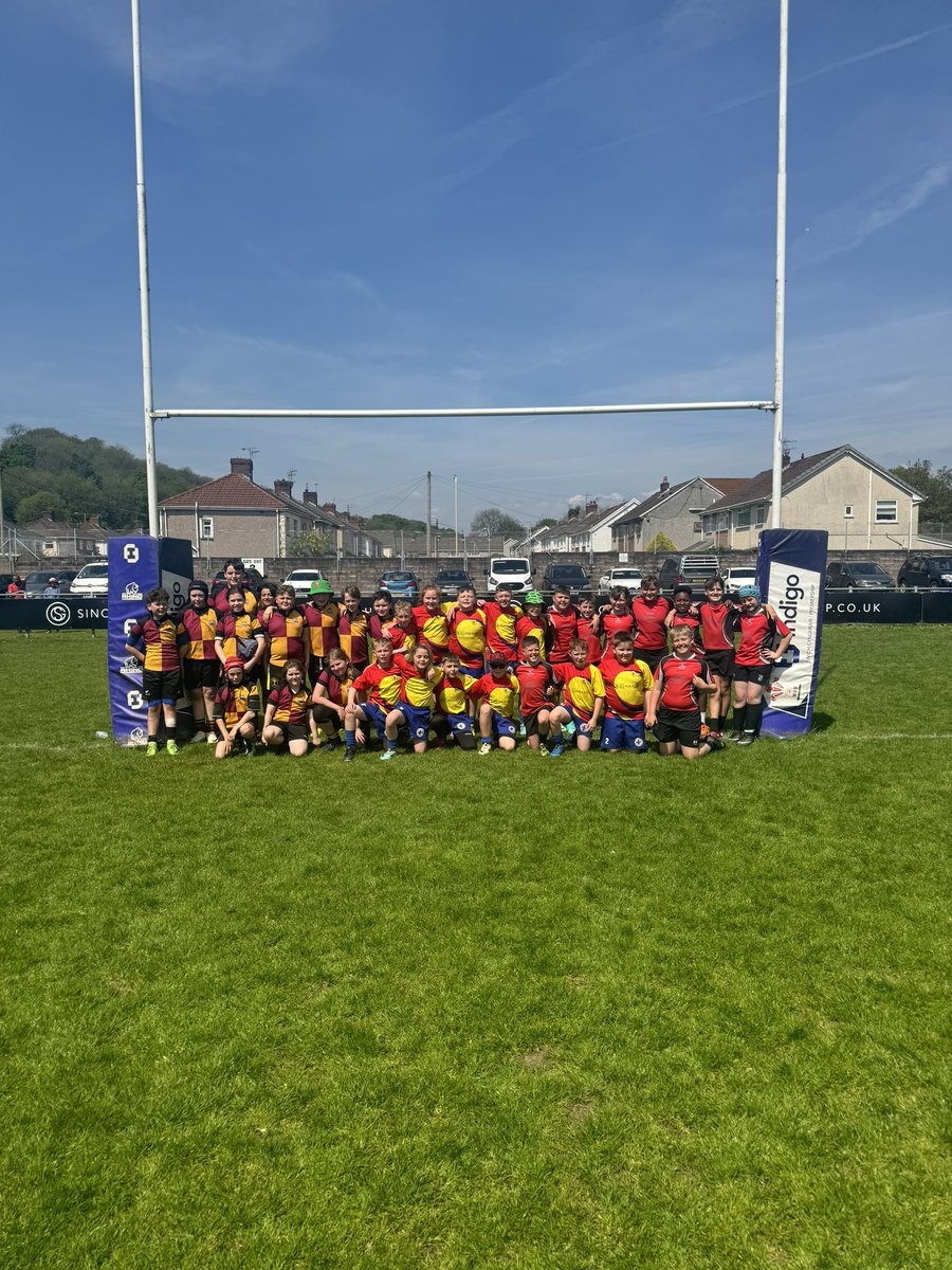 Phenomenal day of primary school rugby at the Brewery Field today🙌🏻🏉 Brilliant to see so many schools make the effort in the sun and a special mention to Cynffig’s very own @PilPrimary @mynyddcynffigp @cefncribwrps💙 Well done to all involved and to those who organised👏🏻