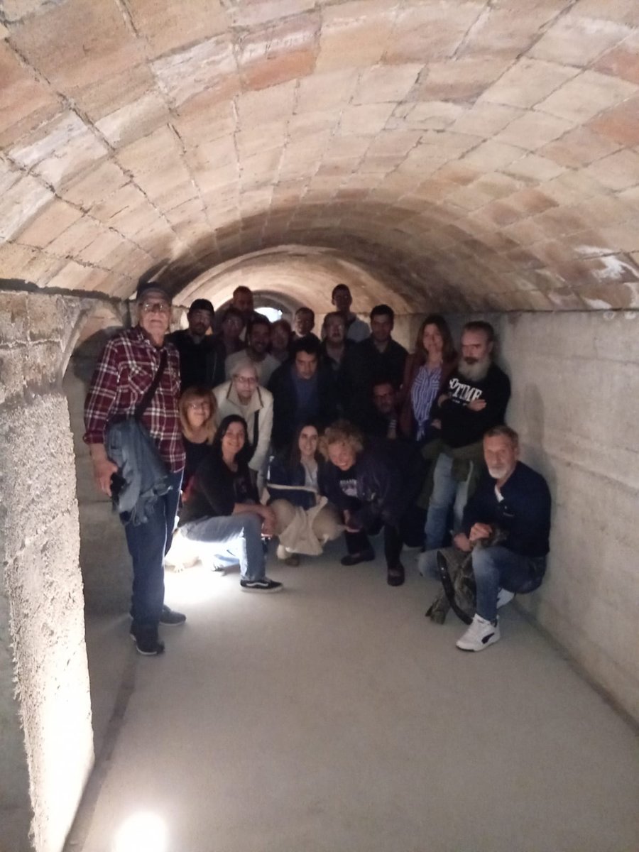 Els pacients del #CentreFòrumMAR visiten el refugi antiaeri de <a href="/AjSantAdria/">Ajuntament SantAdrià</a>, organitzada amb <a href="/MuseuImmigracio/">MhiC</a> 

Una visita lligada als tallers de memòria comunitària

#salutmental #memòria <a href="/arxiusantadria/">Arxiu Municipal de Sant Adrià de Besòs</a> <a href="/87359parcdesal1/">Rosi</a> <a href="/Ribanezav/">Rocío Ibáñez</a> <a href="/anguera_marta/">Marta Anguera</a>