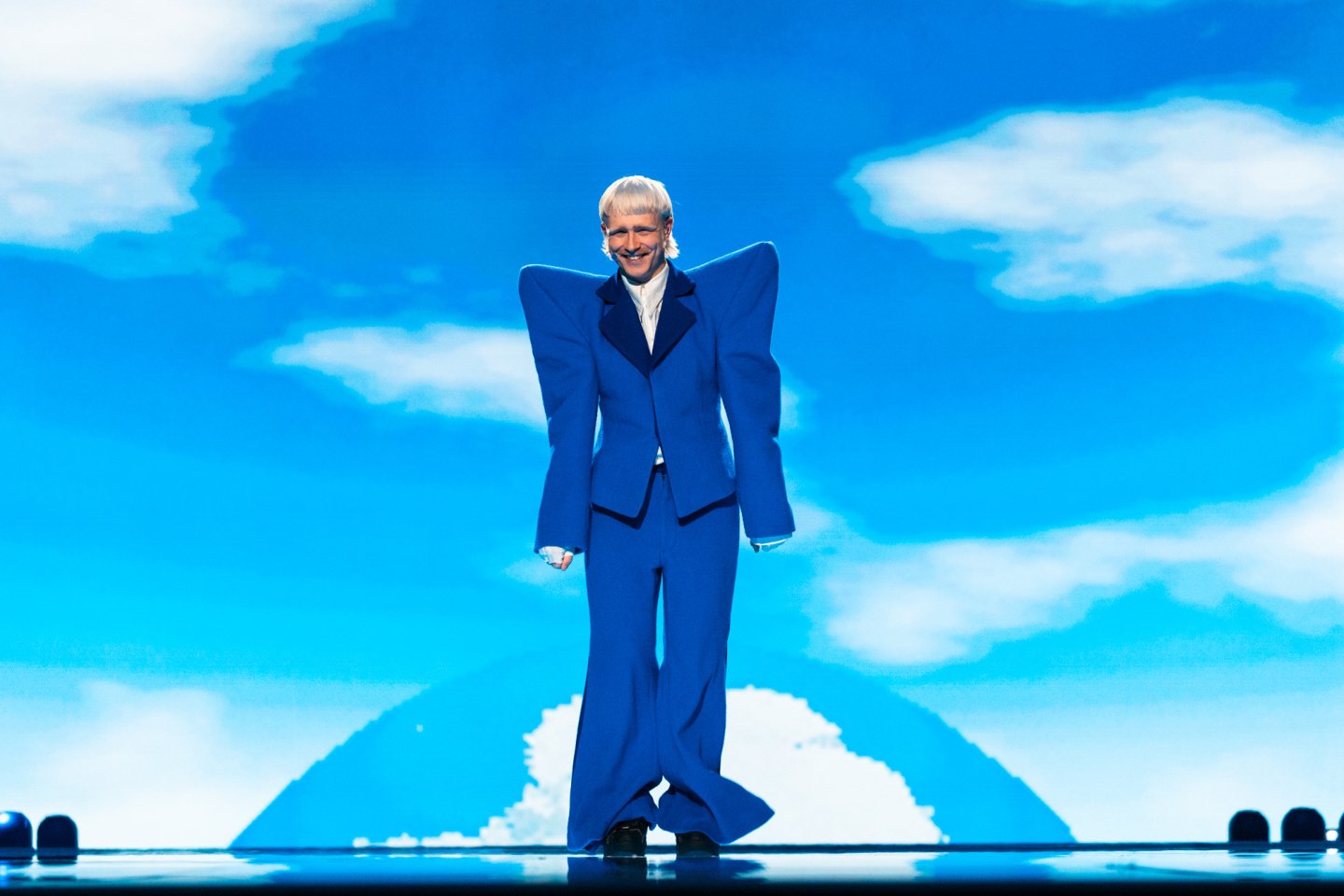 GNODIygXEAAqT-d?format=jpg&name=large