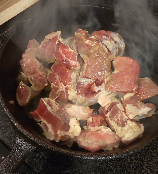 鉄スキレットの、真の力が目覚める……( ˇωˇ )
#100円ぶたスジ肉 