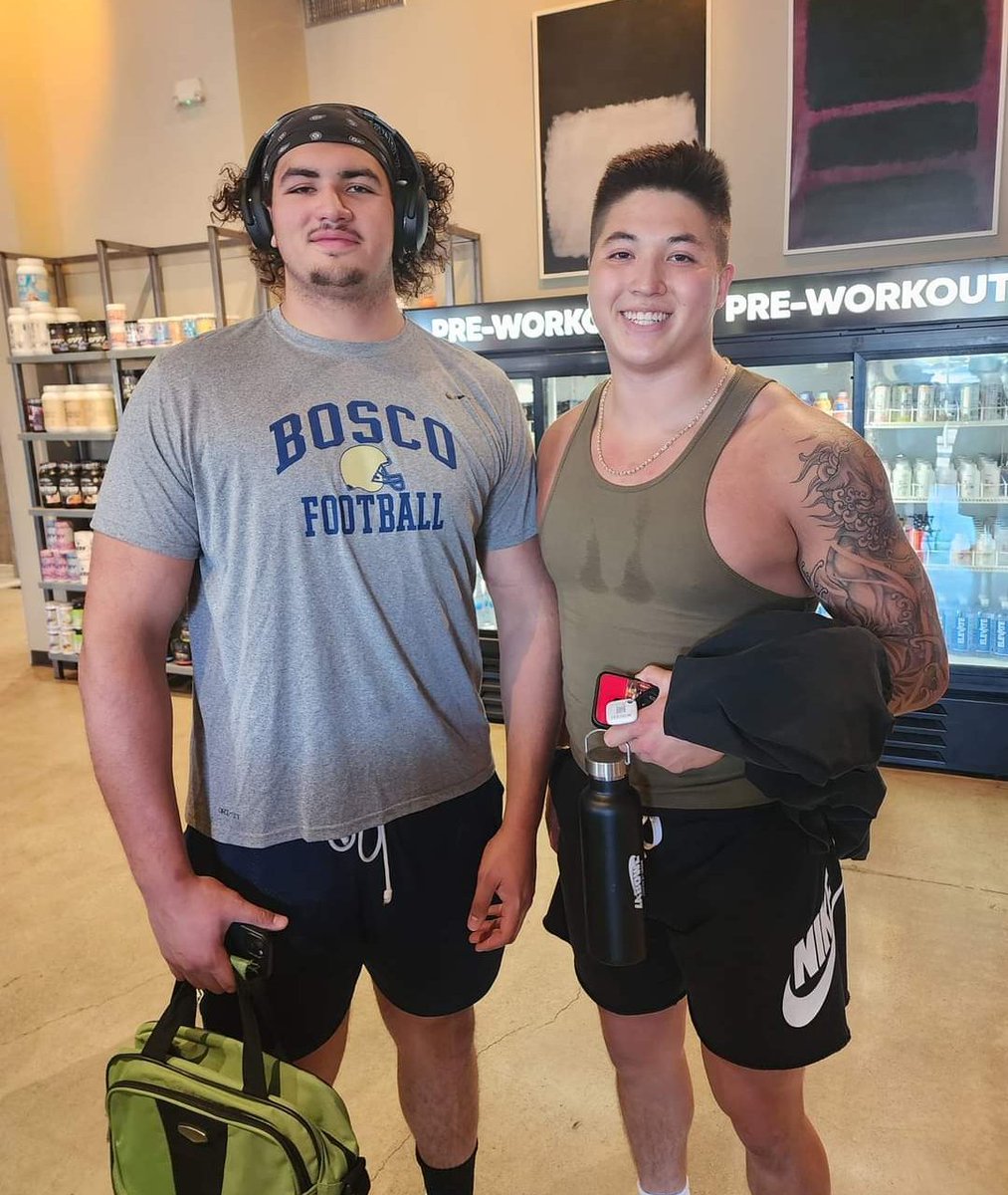 RobertPtwotimes's tweet photo. Freshman and Sophomore year @WCA_Training @A_Hassanein91 @GavinHambrick @raymondpulido55 @ArizonaFBall @BroncoSportsFB D1 bound since then....hard work gets you there and keeps you there. https://t.co/ZUmtBvuzsz