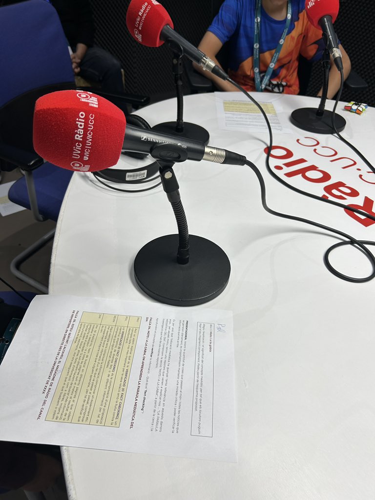 Agraïr al personal i docents de la @UVic_FEC per totes les facilitats que ens heu donat! Sense vosaltres no hagués estat possible que l’alumnat  pogués participar d’una jornada de periodisme, ràdio i d’educació mediàtica com aquesta! #jornadacr24