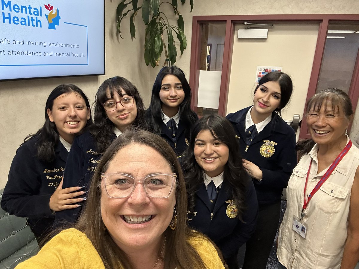 Our student leaders in @DesertSandsUSD are amazing and this powerful group of ladies leading our FFA organization are no exception! I appreciate them! @IHSRajahs