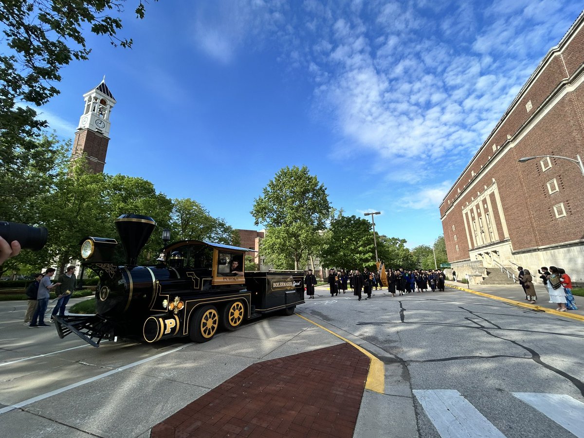 A beautiful day in West Lafayette as commencement begins at @LifeAtPurdue! 🎓🚂 #PurdueWeDidIt
