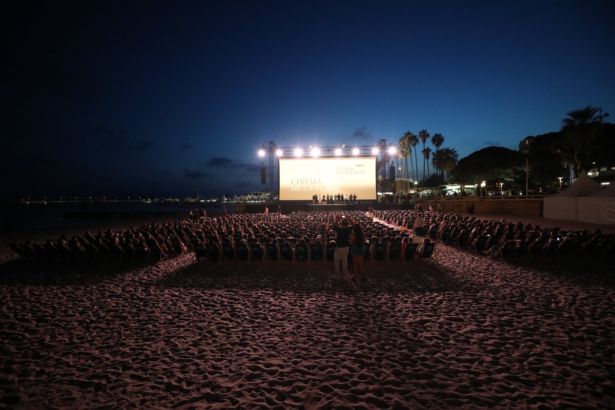 #Cannes2024 under the stars with the #CinémaDeLaPlage 🏖 From May 14 to 25 at 9:30PM, the Plage Macé is transformed into an open-air cinema, hosting cult and unreleased films preceded by a choice 'warm-up'. Discover the program ► bit.ly/3QEoz5Y