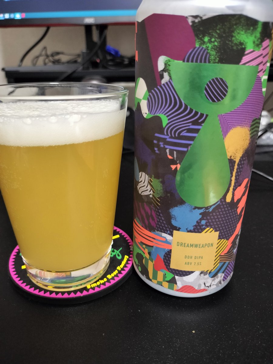 Dreamweapon (Teenage Brewing). 驚愕のホップコレクションを内蔵したDouble IPAは桃を代表とする香りにノックダウン必至のホッピーで濃厚な味。いろいろ肴もあったので貪っている……