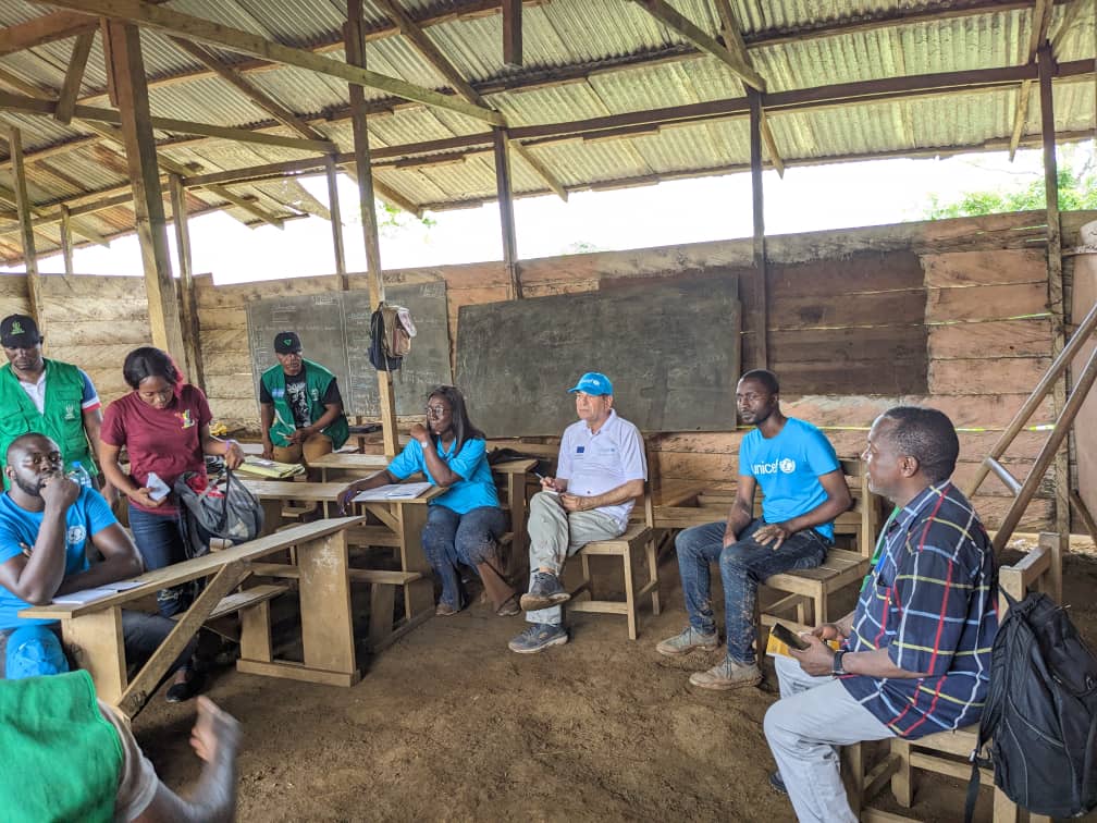 #ForEveryChild, Hope 🌍👧🏽 @unicefcameroon & partners support children in wotutu & Mabeta in South-West🇨🇲. WASH & Child Protection Sections are checking on projects at gov't & private primary schools. Let's make a difference together! 💪🤝 #UNICEF #Education #ChildProtection