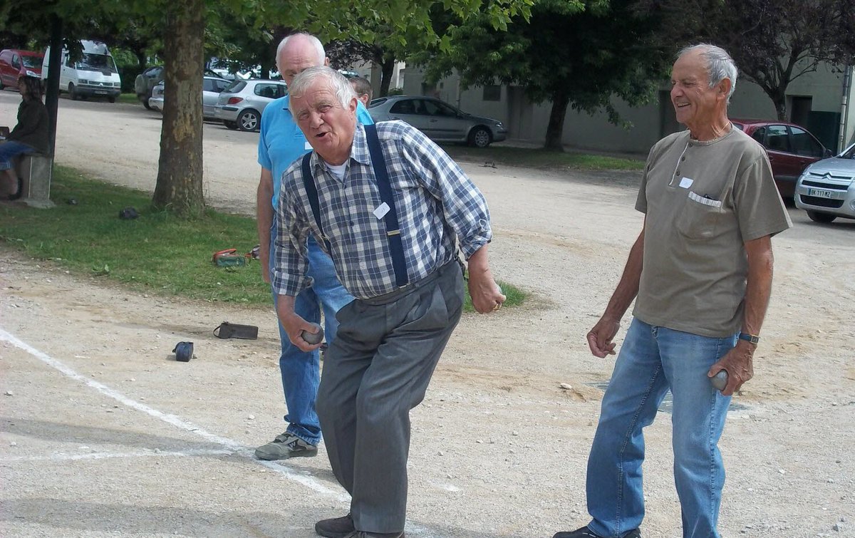 'Je vais vous égorger et vous mettre une balle dans la tête' : Salim condamné à dix mois de prison dont six avec sursis après avoir menacé de mort les pétanqueurs d'Albias (82) fdesouche.com/2024/05/10/je-…