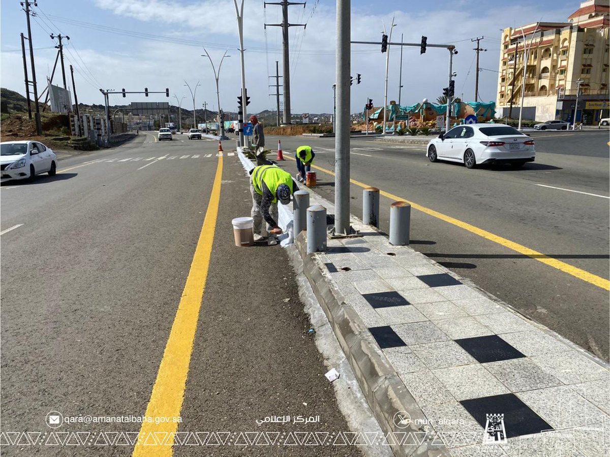 mun_alqara's tweet photo. جانب من اعمال #بلدية_محافظة_القرى في تنفيذ  دهان الارصفه.

#أمانة_منطقة_الباحة https://t.co/fzR3iipT2j