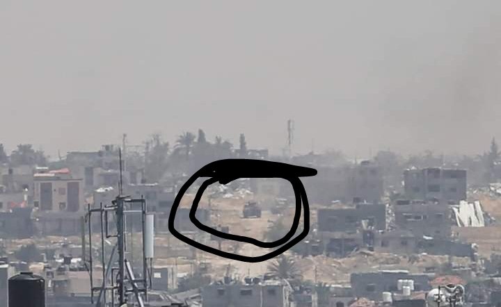 abdazizmo7amd's tweet photo. Israeli tanks are positioned and advancing east of Rafah https://t.co/crx0nbVBV1