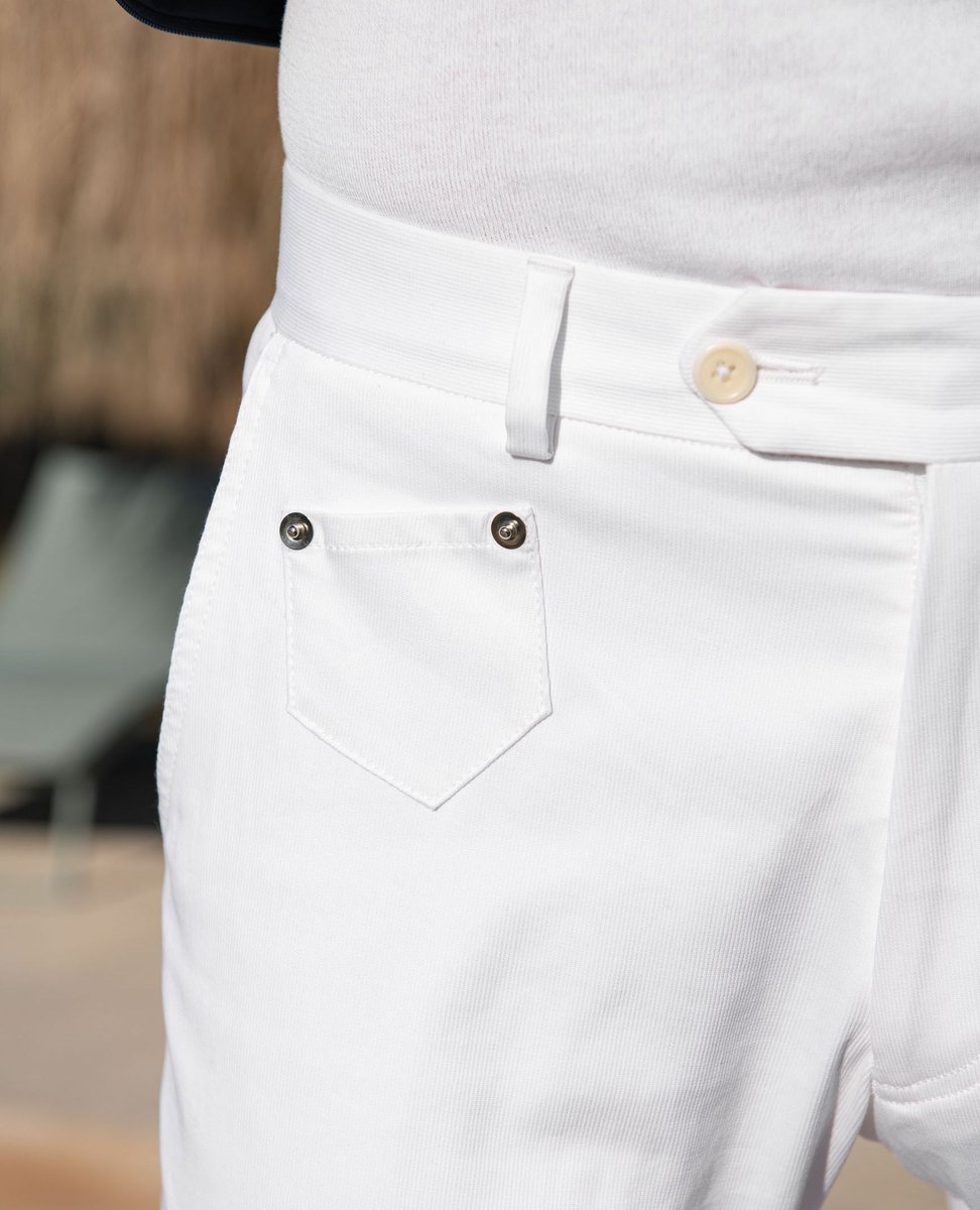 Discover our White Cotton Sirmione Trousers - crafted for comfort and style. With a mid-rise and a relaxed leg opening, they offer a laid-back vibe, perfect for casual occasions.

piniparma.com/products/white…

#piniparma #whitetrousers #madeinitaly #casualstyle #menstrousers