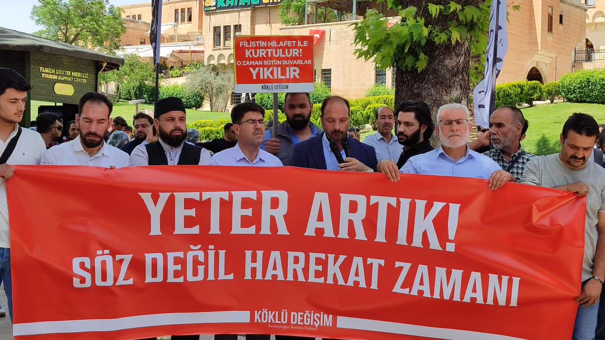 Köklü Değişim Grubu, işgalci “İsrail”in Filistin’de devam eden terör saldırılarına karşı Şanlıurfa'da Dergah Camisinde Cuma Namazında sonra “Yeter Artık! Söz Değil Hareket Zamanı ” başlığıyla basın açıklaması düzenledi.