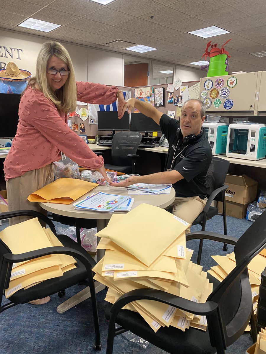 The elementary science team LOVES 🫶🏻 that 7,444 students completed the OCPS @StudyIsland Blue Ribbon end of the year Challenge! 🦀🏝️ Just look at all those certificates coming your way!!! 🏆 We are so proud of all of our scientists for an amazing year! 💙