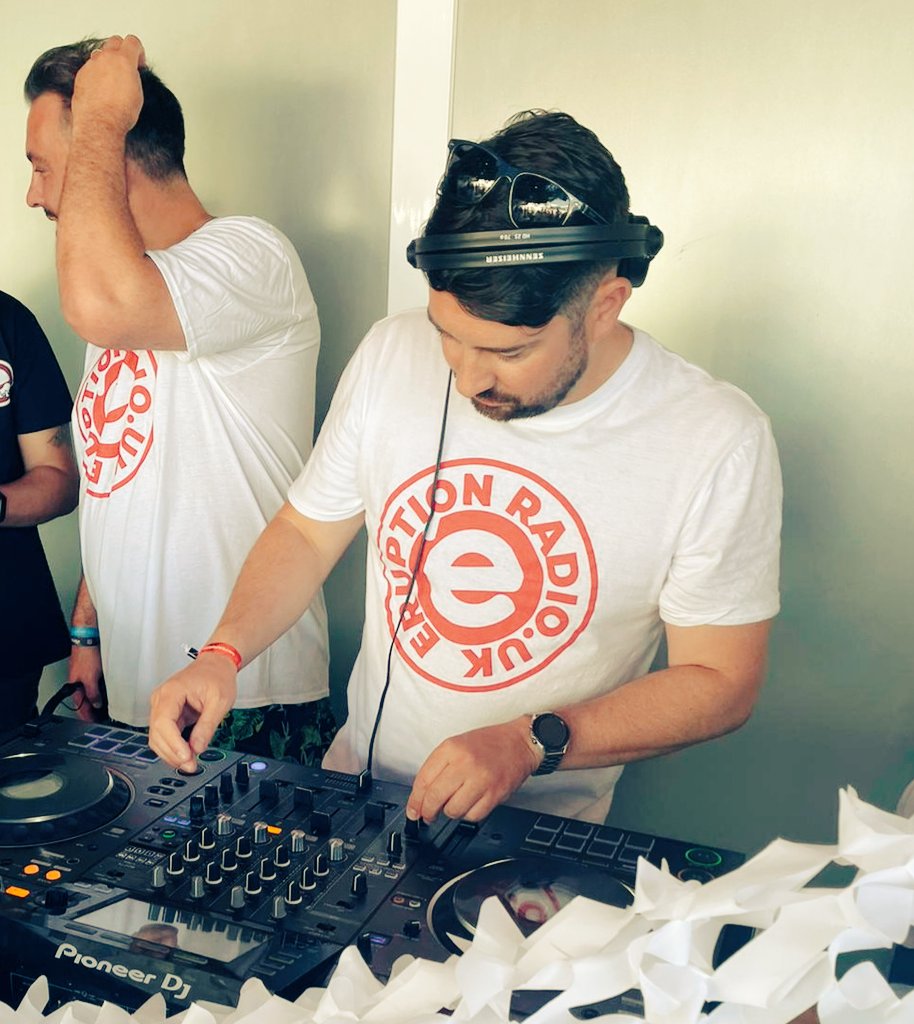 Recording:Atmospheric jungle vibes last night @EruptionRadioUK
<a href="/SteveUplift/">Steve Uplift</a>
<a href="/SkemeDj/">DjSkeme</a>  
<a href="/OllieMorg/">Ollie Morgan</a> @Fazedeejay <a href="/MilesInsight/">DJ Insight</a> <a href="/kingsoftheamen/">Kings of The Amen</a> <a href="/NIZZZY95/">Andy Nisbet</a>
@TheHiddenCamer1 @TheCarbonKnight <a href="/DjEpisode_/">ꜱᴘᴀʀᴋʏ ᴇᴅ</a> <a href="/brtkok/">Ben10</a> <a href="/ReeceDanns/">Modernista</a> @Rossco_D_n_B_ <a href="/mikewrighton/">Mike Wrighton</a> <a href="/yiuie/">Yiuwin Tsang</a>

mixcloud.com/EruptionRadioU…