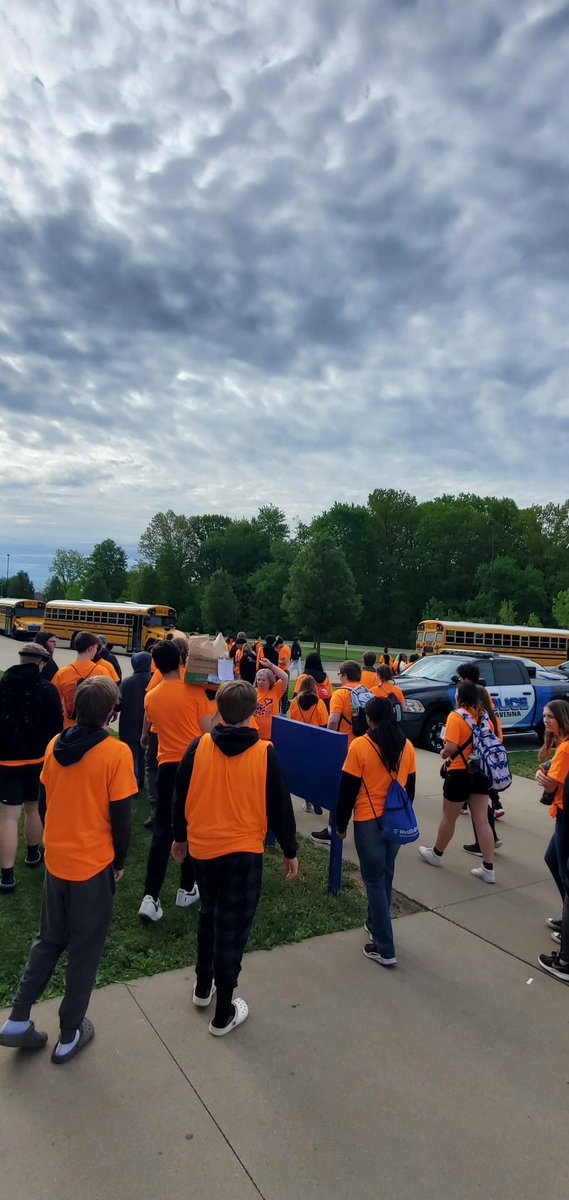 RavennaHSRavens's tweet photo. RHS students heading out into the community for our annual Day of Service! You will see the students around the City and Township with their orange t-shirts on working on community projects! https://t.co/T2JJCFfV9k